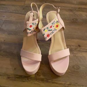Size 8.5 pink chase and chole heel